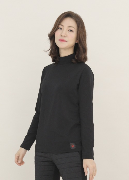 쫀쫀 도톰 기본 블랙 기모 여성 반폴라 반목 긴팔 티셔츠 A11017