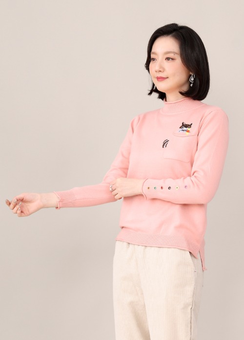 애비뉴투지 엄마옷 너구리 자수 컬러 포인트 반폴라 여성 가을 겨울 긴팔 니트 티셔츠 A10143 50대 60대