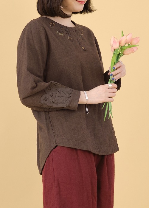애비뉴투지 엄마옷 연잎 솜 패딩 넥 꽃 자수 여성 긴팔 라운드 겨울 티셔츠 A11231 50대 60대 중년여성