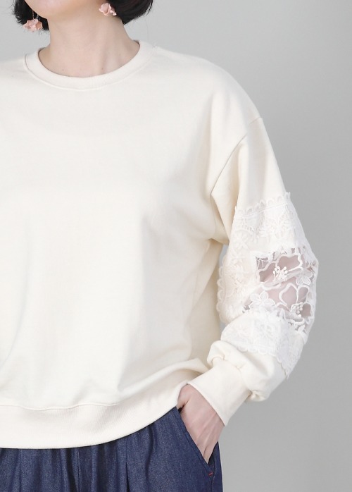 애비뉴투지 엄마옷 레이스 커팅 맨투맨 여성 봄 가을 긴팔 시보리 티셔츠 A03349 50대 60대