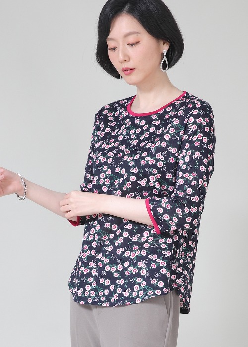애비뉴투지 엄마옷 플라워 실켓면 네이비 여성 봄 가을 칠부 얇은 라운드 티셔츠 A10334 50대 60대